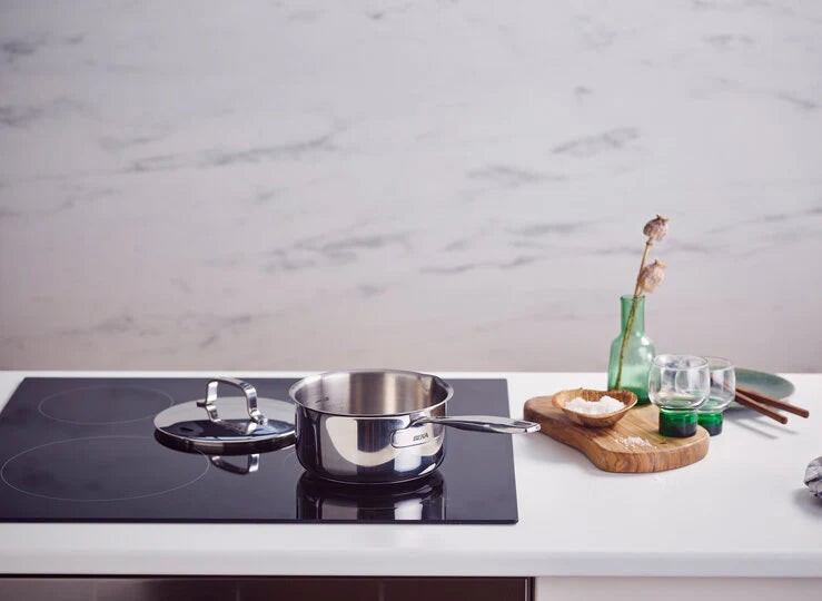 Beka Steelpan Maestro RVS met 2 giettuiten en deksel ø 16 cm / 1.6 liter - geschikt voor alle warmtebronnen