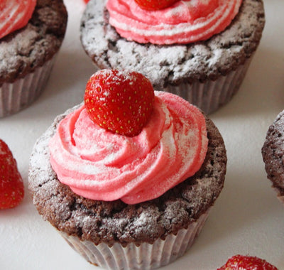 Chocolade cupcakes met aardbei