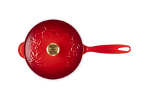 Le Creuset Sauspan Gietijzer - Goudkleurig Knop - Holly Christmas - Kersenrood -  ø 21 cm / 2 Liter