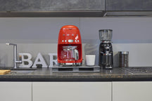 SMEG Koffiezetapparaat  - 1050 W - rood - 1.4 liter - DCF02RDEU