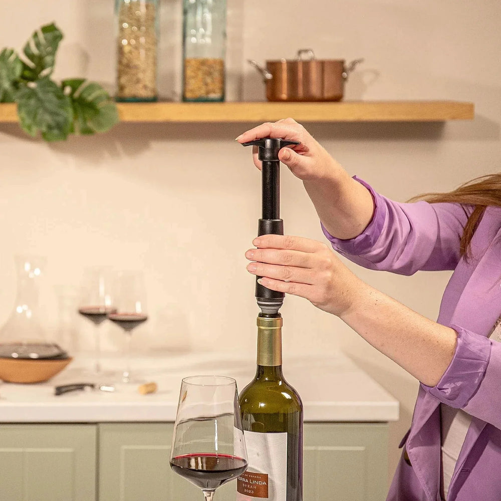 Vacu Vin Wijnpomp met 2 wijnstoppers - Wine Saver - Zwart