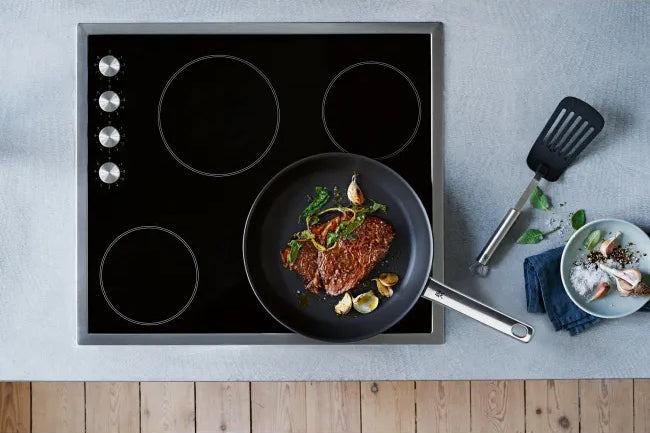 WMF Bakspaan Profi Plus 32 cm - Inclusief GRATIS Cookinglife Olie Verstuiver 100 ml