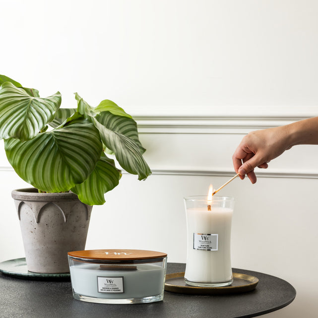 Hoe brand ik een WoodWick geurkaars?