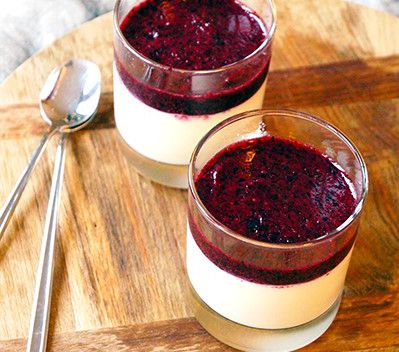 Zuivelvrije panna cotta met bosbessen