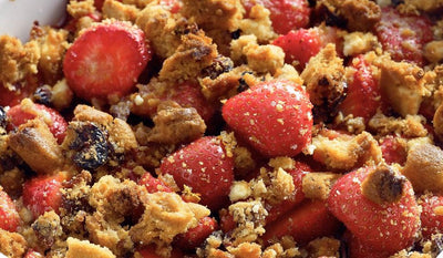 Mini appel-aardbei crumble