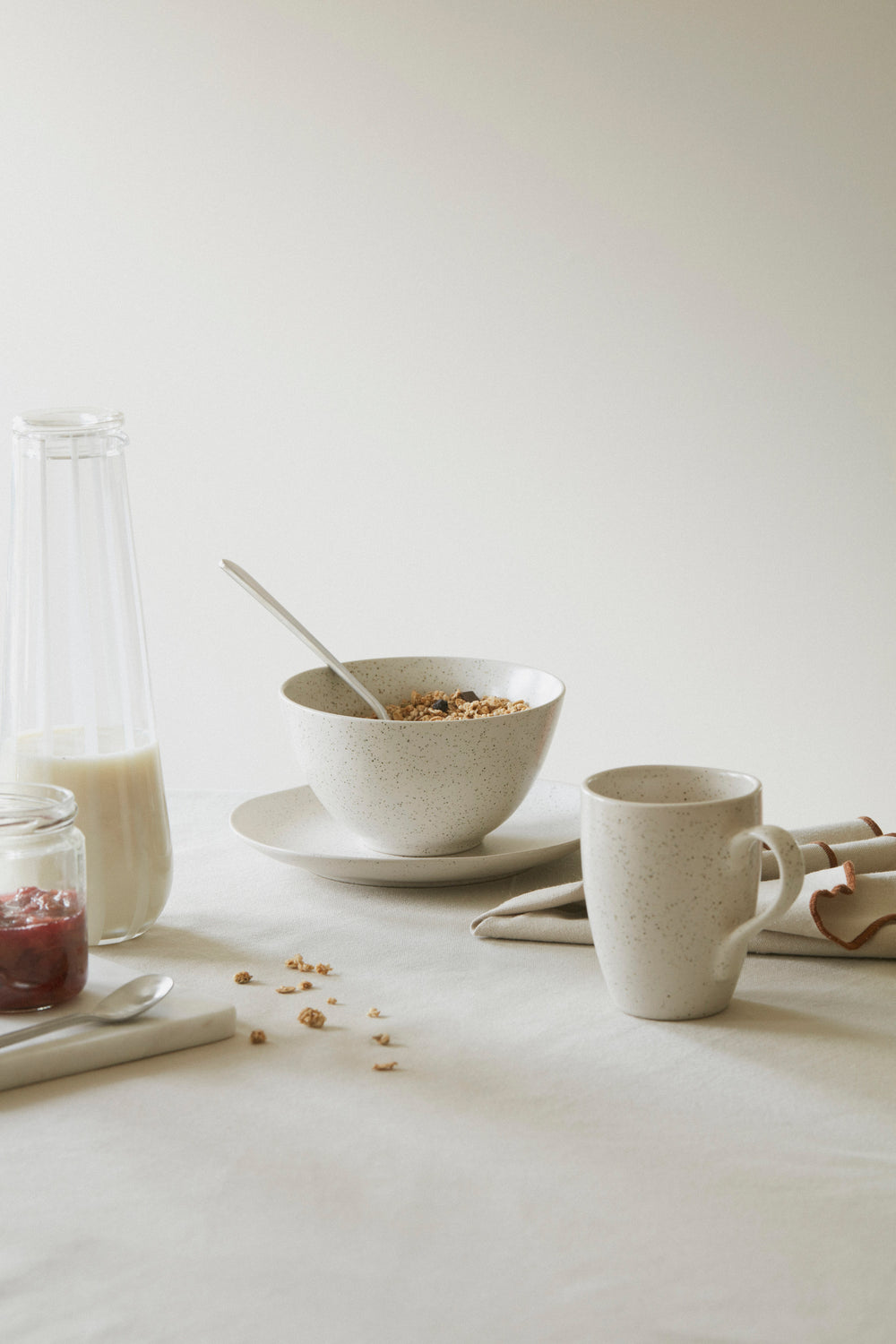 Broste Copenhagen Ontbijtset Nordic Vanilla 12-delig / 4  personen - 4 ontbijtborden, 4 kommen en 4 kopjes