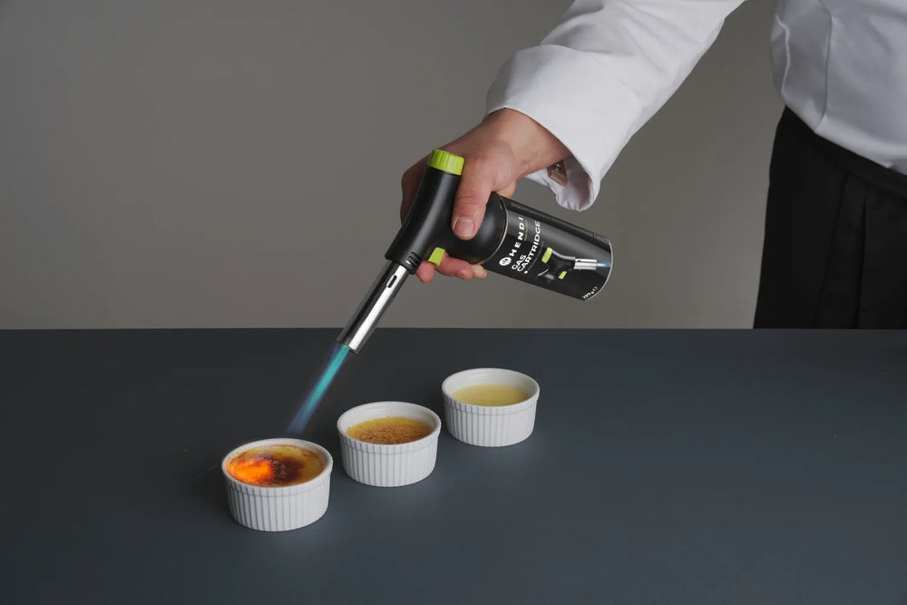 Hendi Creme Brulee Brander / Koksbrander / BBQ Aansteker - met gasbus + Extra Butaan Gas Navullingen - 4 Stuks