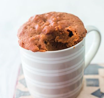 Mug cake met havermout en pindakaas