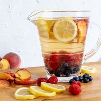 Rosé-limoncello sangria