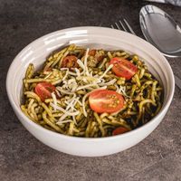 Spaghetti met spinazie en courgette saus